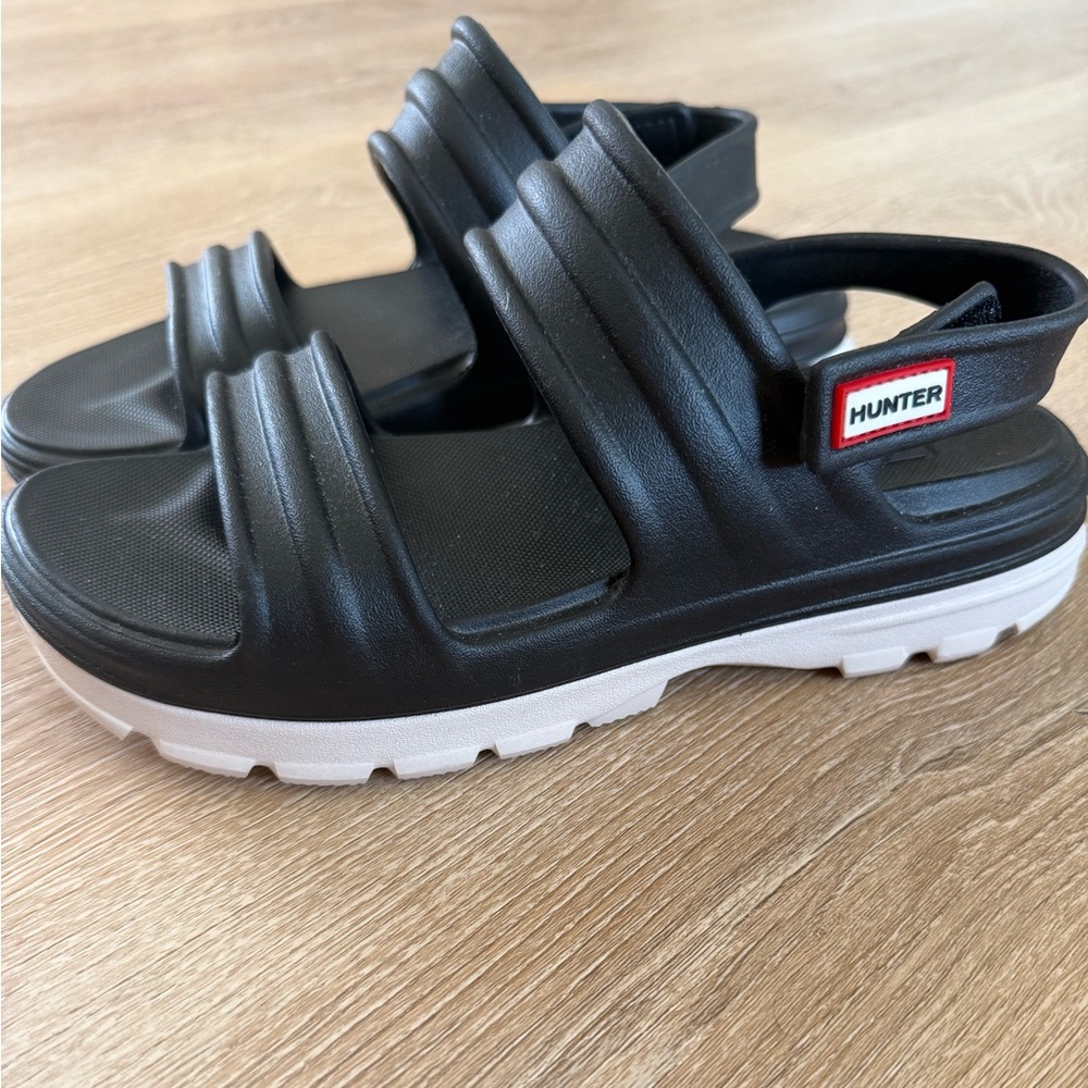 HUNTER | black bloom slimgback sandals - Picture 9 of 11